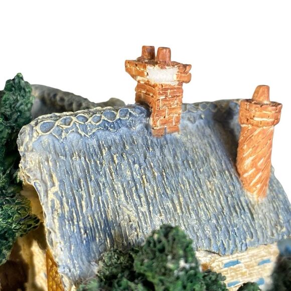 Thomas Kinkade Everett's Cottage Christmas Village Lighted Cottage Collection - Picture 2 of 12